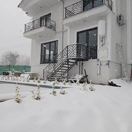 Da Muhtesem Doga Icerisinde, Harika Meva