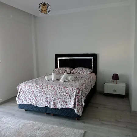 Villa Da Muhtesem Doga Icerisinde, Harika Meva *