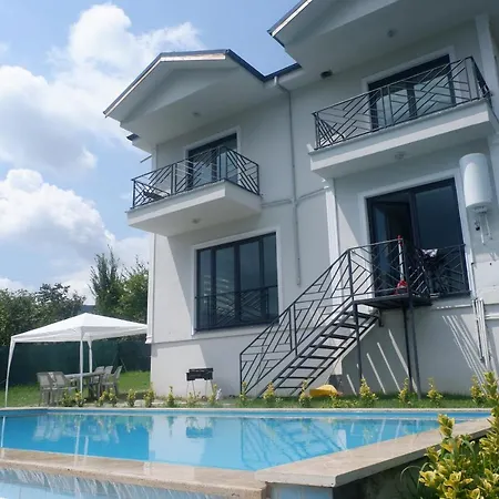 Da Muhtesem Doga Icerisinde, Harika Meva Villa